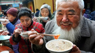 How many times a day do Chinese people eat?