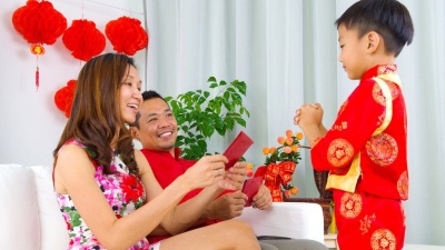 When should you give a red envelope in China?