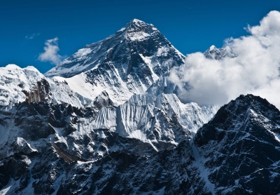 Which mountain is shared by China and Nepal?