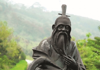 Who is the founder of Taoism (Daoism) ?